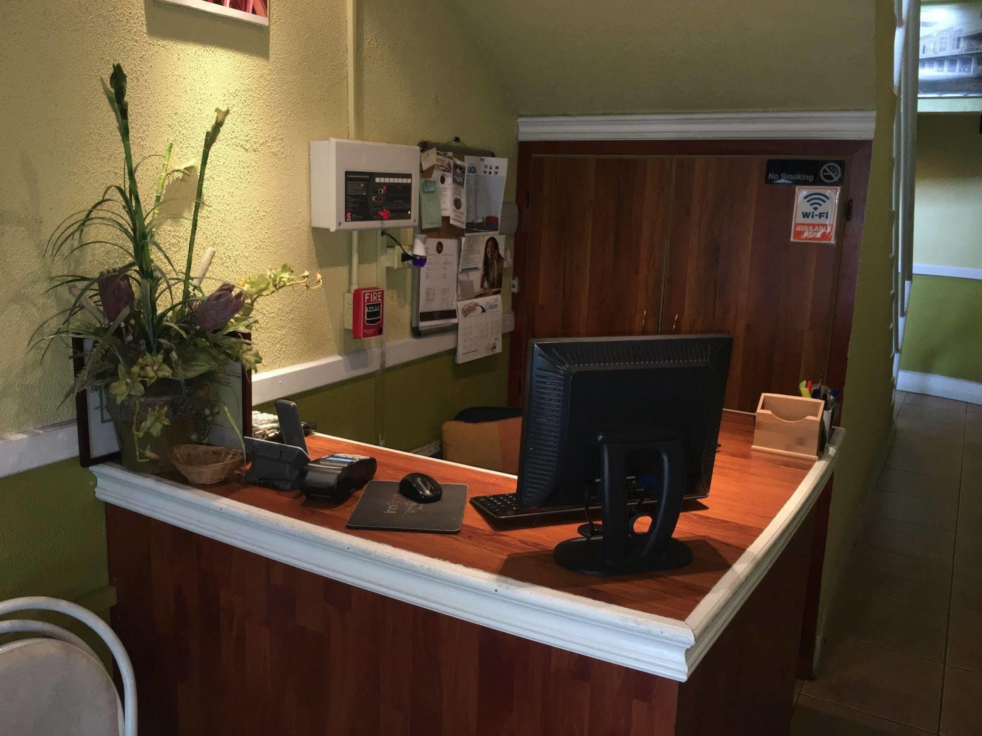 Inn Flight Suites Piarco Kültér fotó
